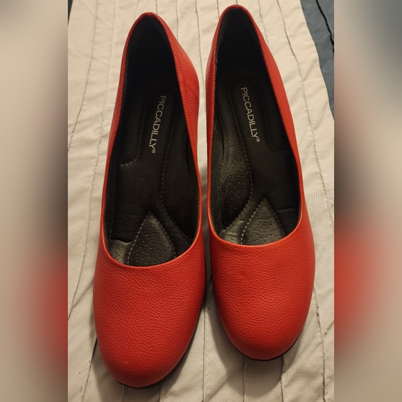 Piccadilly Platform Red Pump heels size 10 - Picture 3 of 11